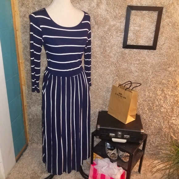 Dresses & Skirts - 2/10 striped dress with pockets